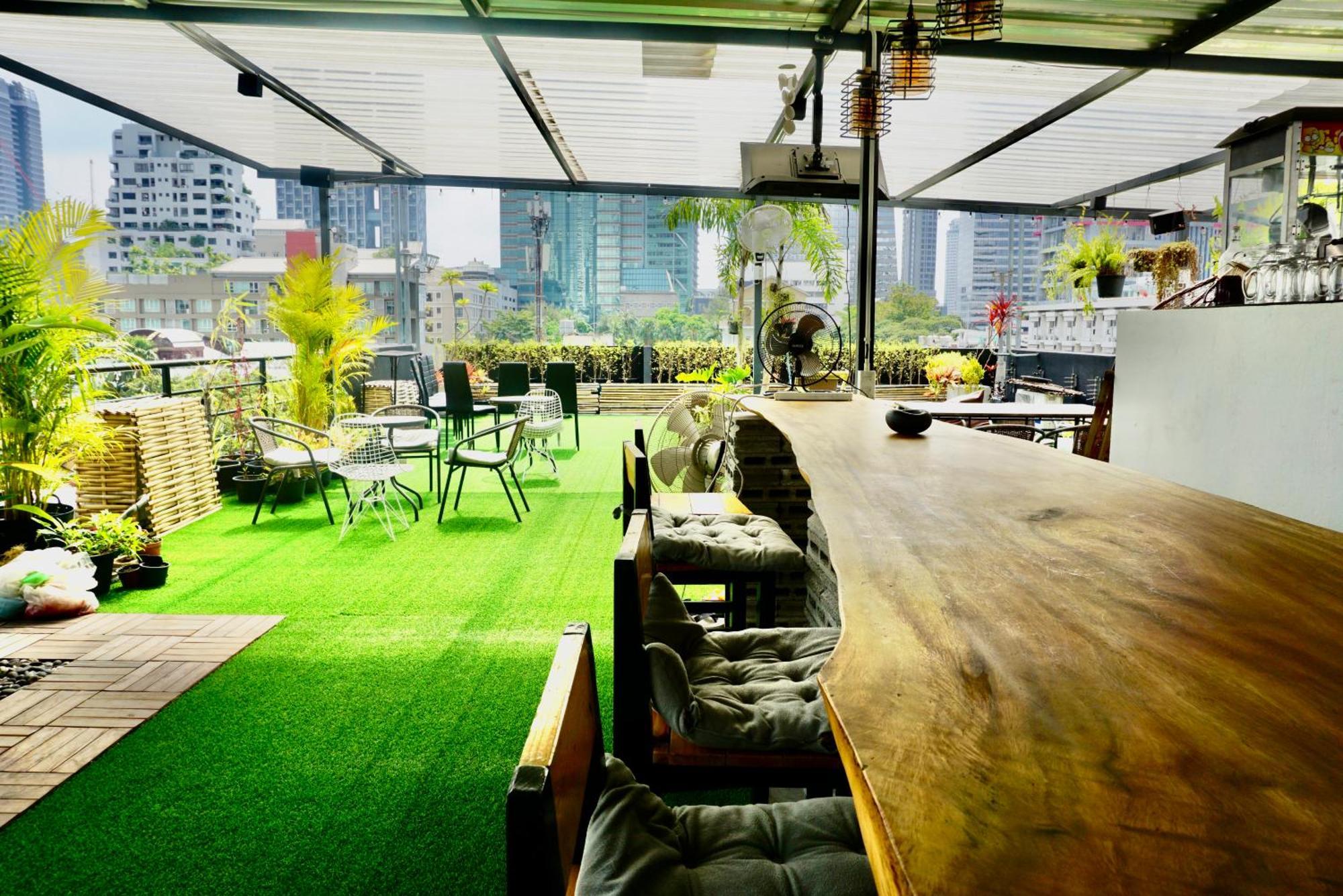 Hash With Unique Chill Design At Silom Soi 3