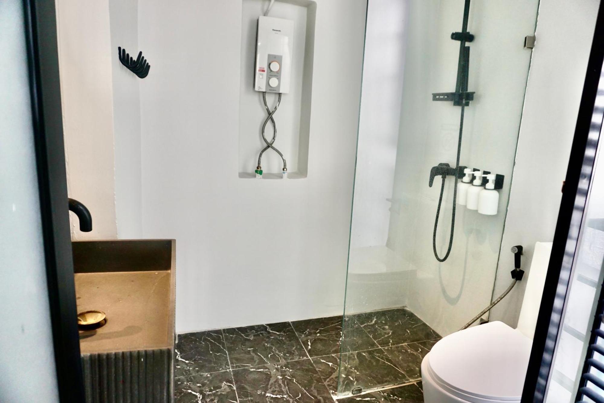 Hash With Unique Chill Design At Silom Soi 3 * Bangkok