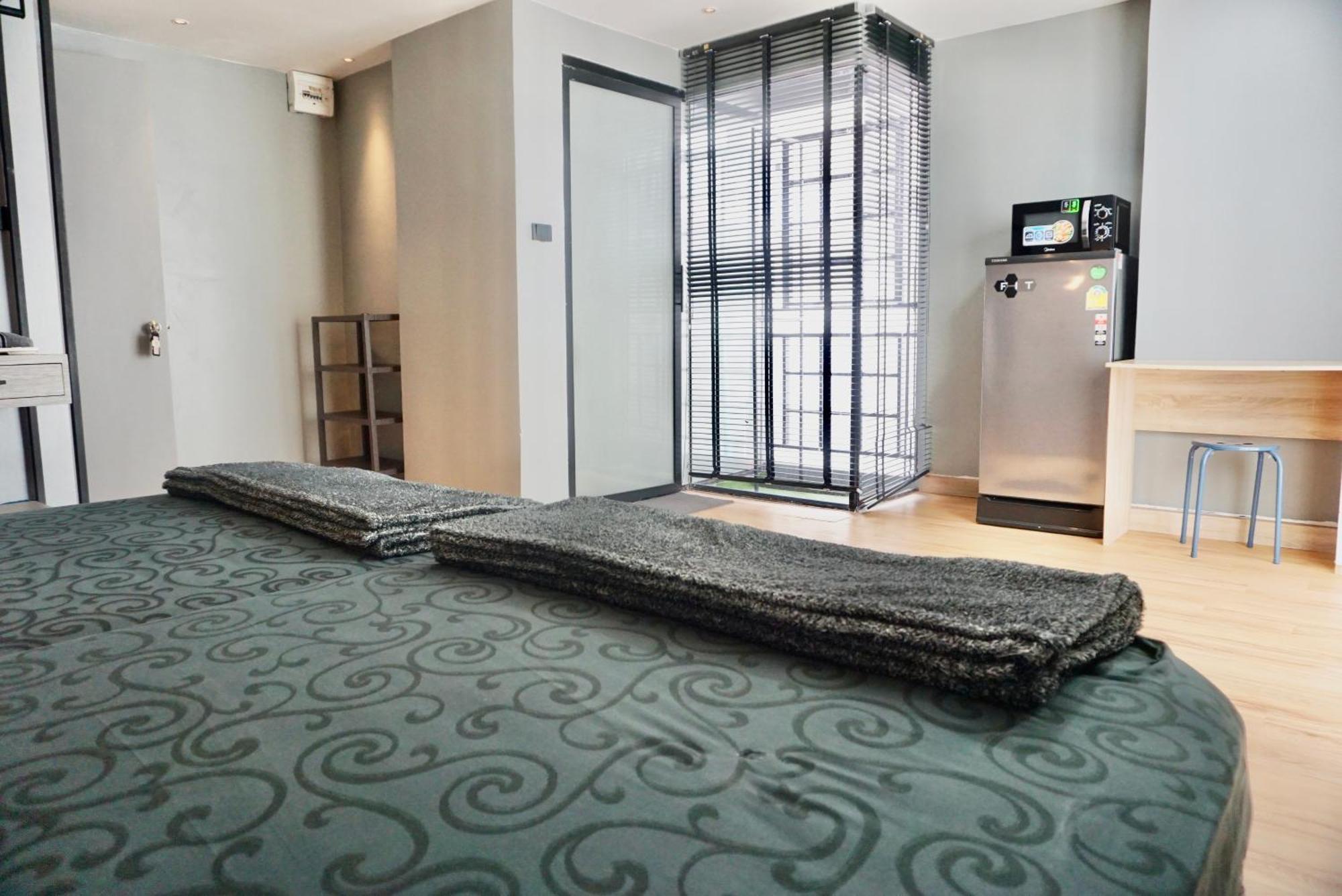 Hash With Unique Chill Design At Silom Soi 3 Apartment