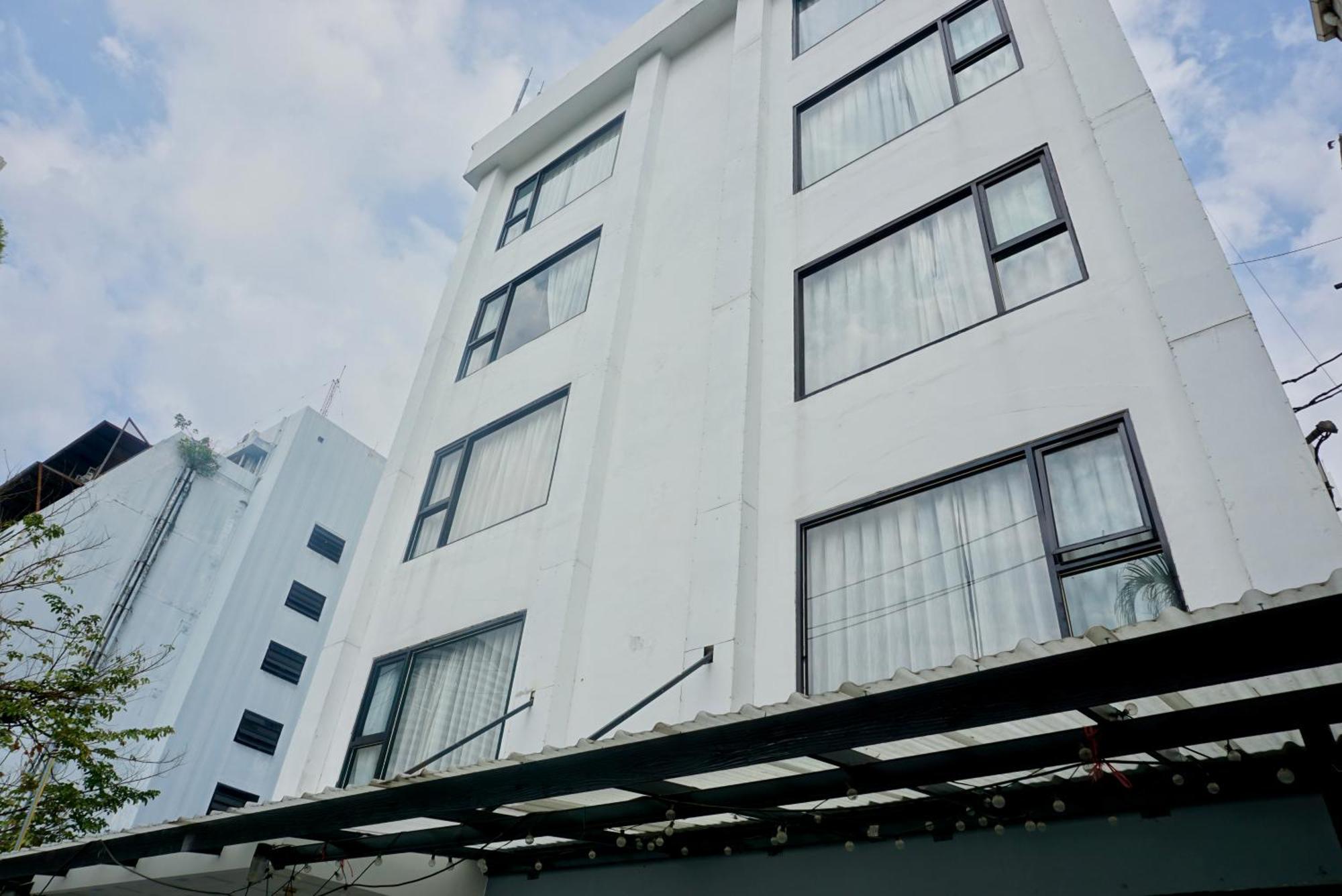 Apartment Hash With Unique Chill Design At Silom Soi 3