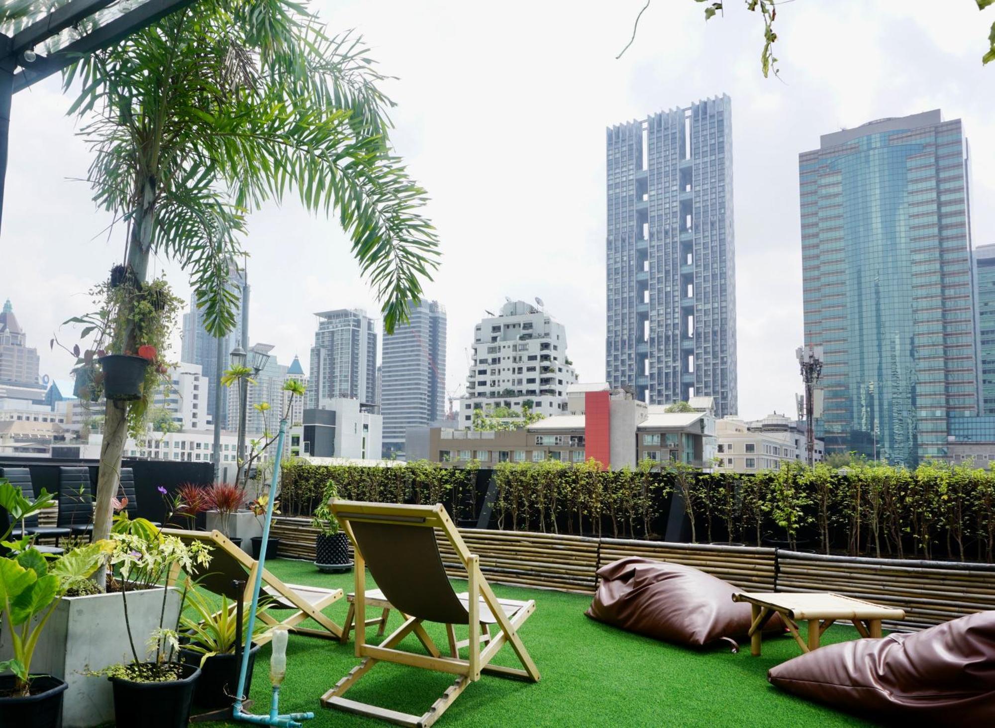 Hash With Unique Chill Design At Silom Soi 3 *