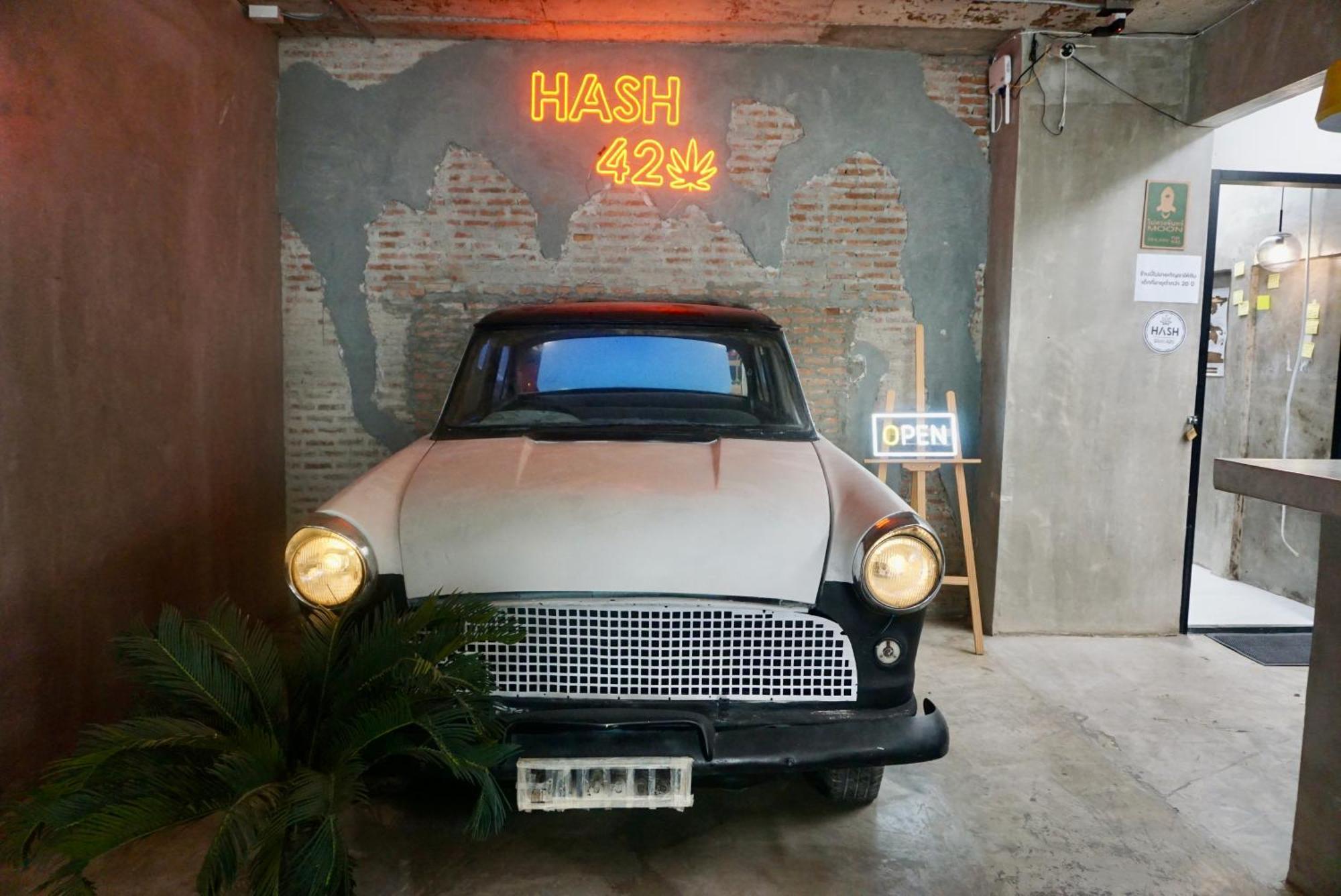 Hash With Unique Chill Design At Silom Soi 3 * Bangkok