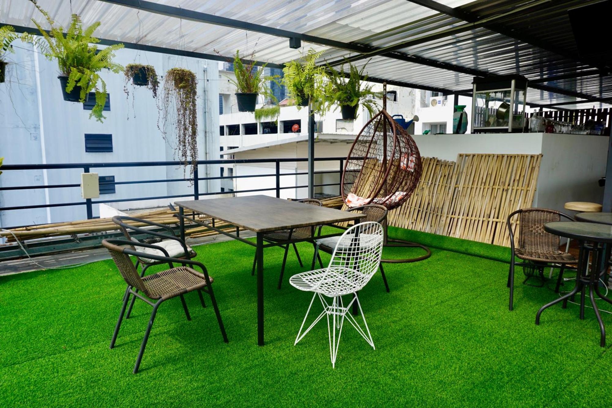 Hash With Unique Chill Design At Silom Soi 3 Apartment