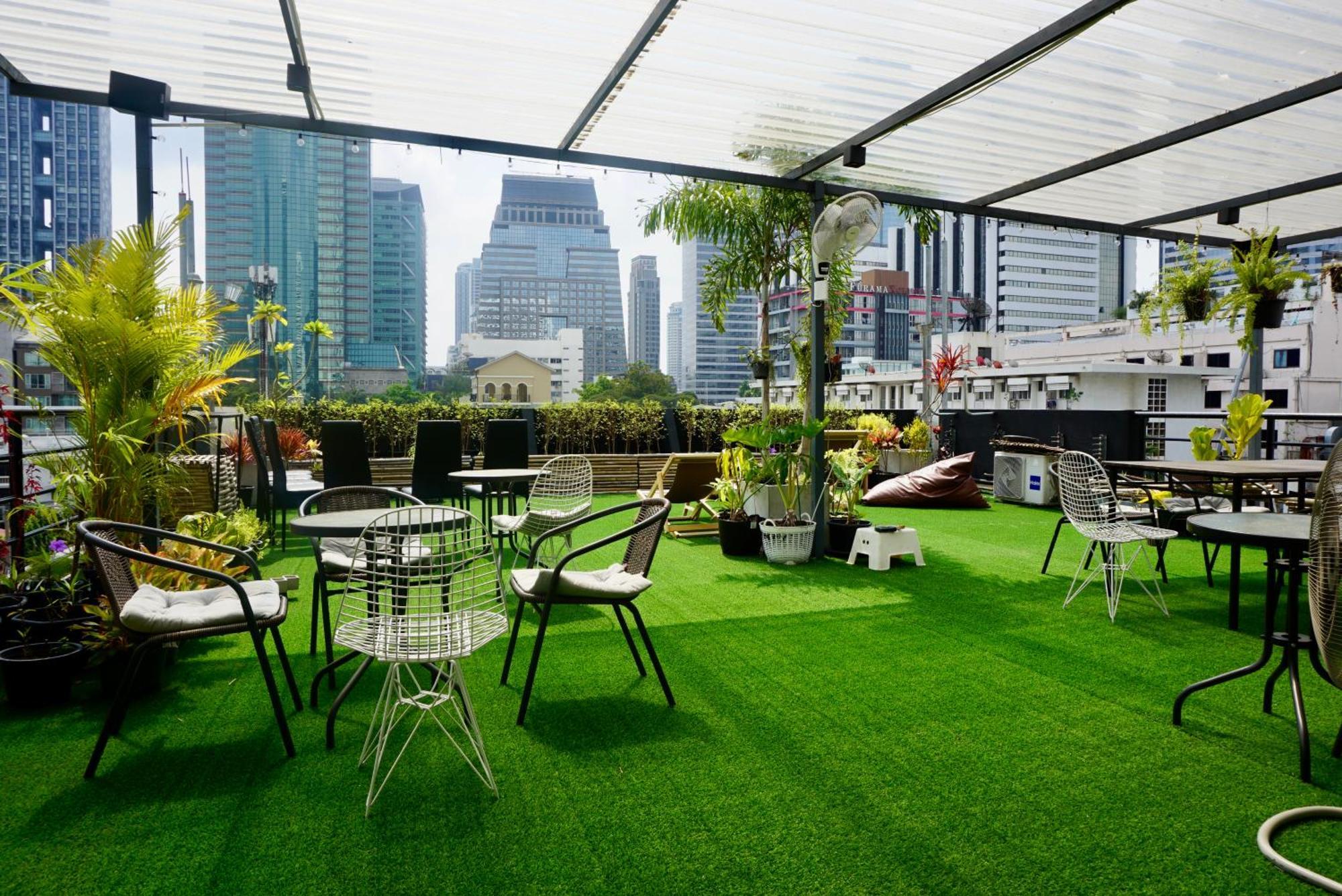 Hash With Unique Chill Design At Silom Soi 3